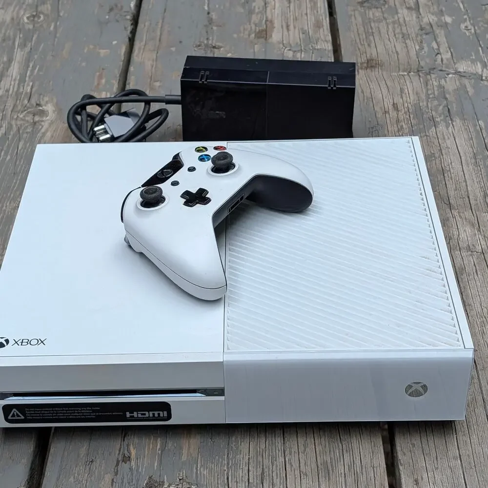 Microsoft Xbox One Console White Edition 500GB Bundle Cyber Nostalgia Core Retro